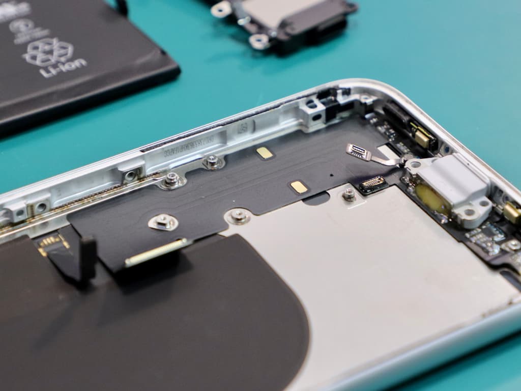 Nabíjecí konektor iPhone 8 výměna